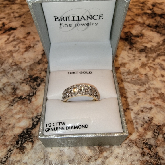 Yellow Gold and Diamond Ring - Picture 1 of 5